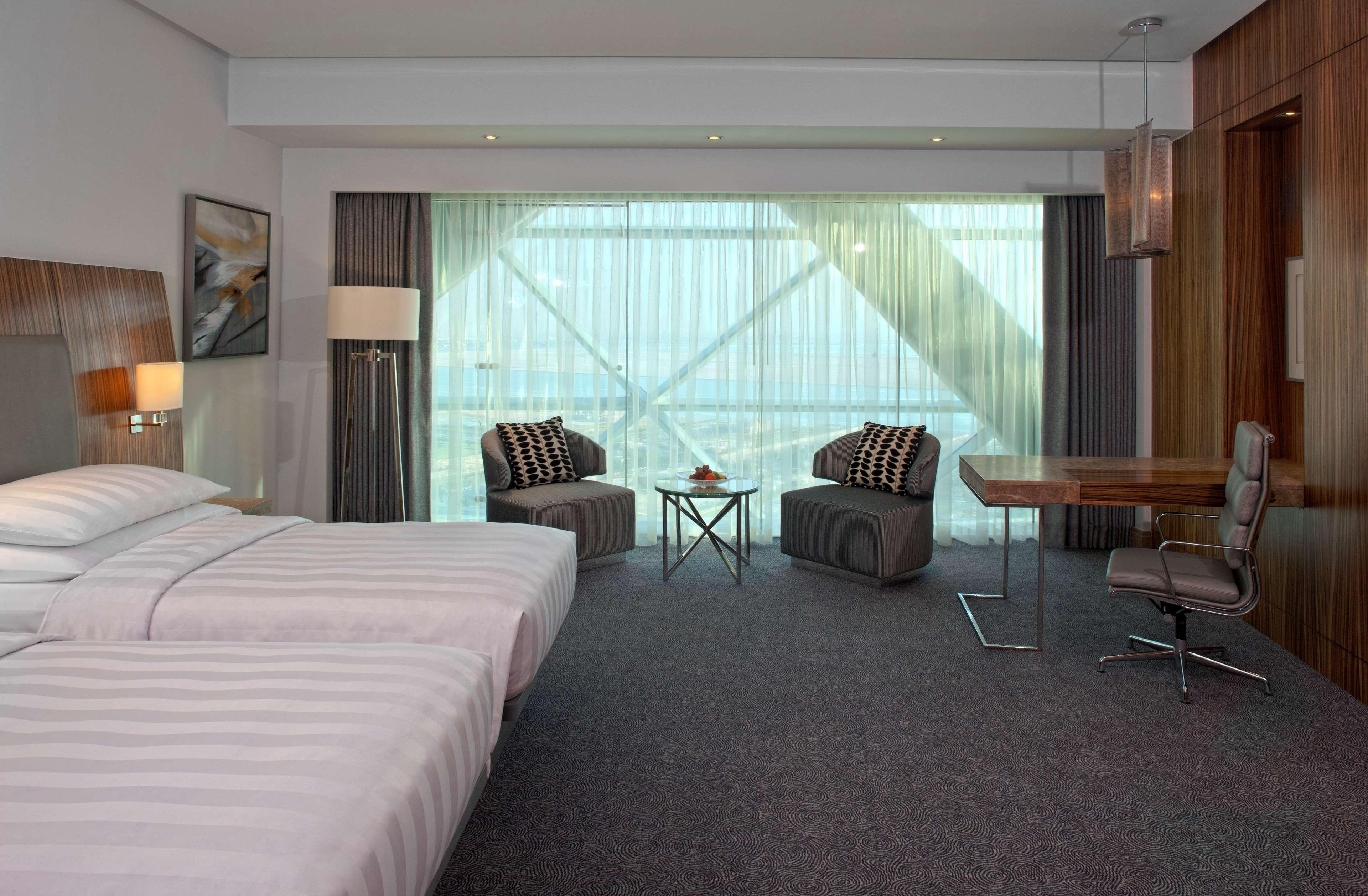 Andaz Capital Gate Abu Dhabi, By Hyatt Hotel 5*